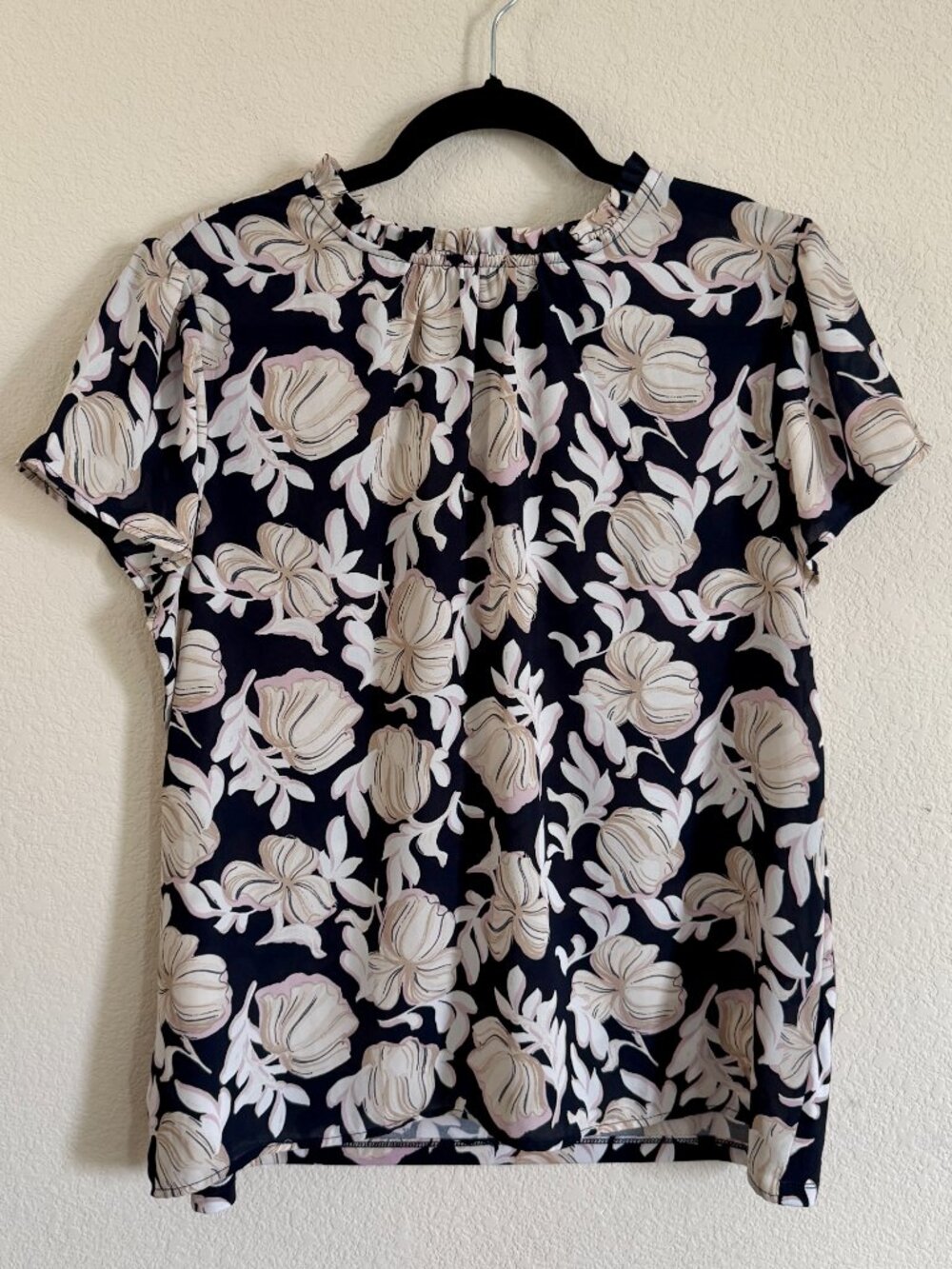 Ann Taylor Factory Floral Blouse Size L Navy Pink Beige Short Sleeve Keyhole Bac